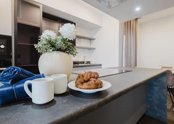 Clover Leaf B 05 By Homely Malta! *