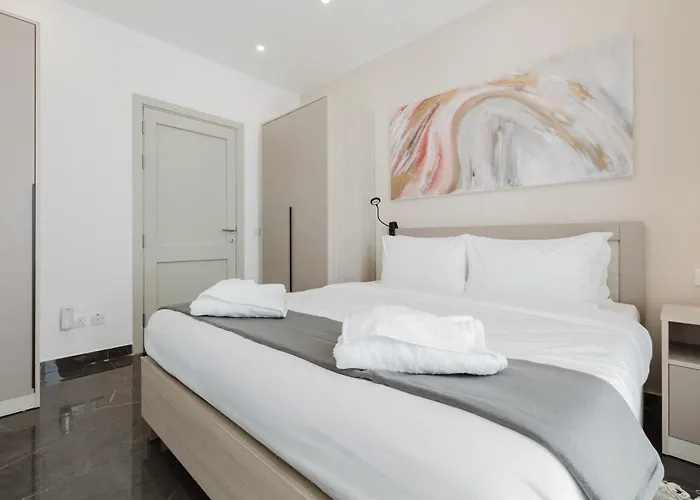 Clover Leaf B 05 By Homely Malta! *