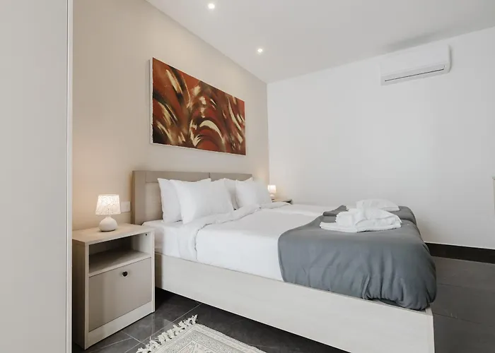 Clover Leaf B 05 By Homely Malta! *